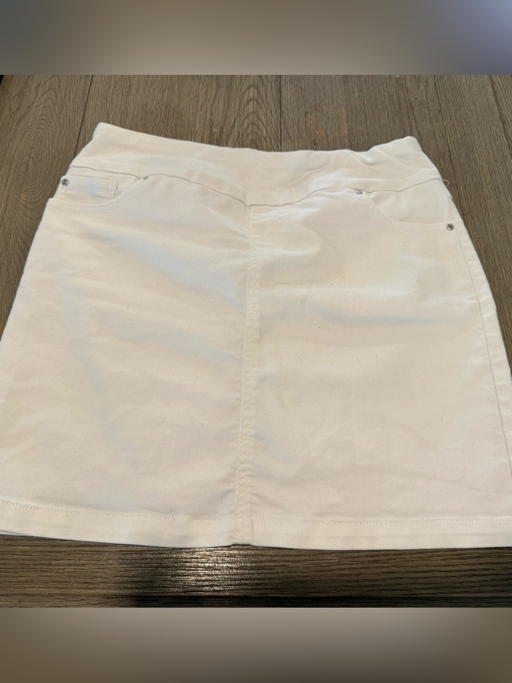 Women’s Pull-on White Stretch Skort